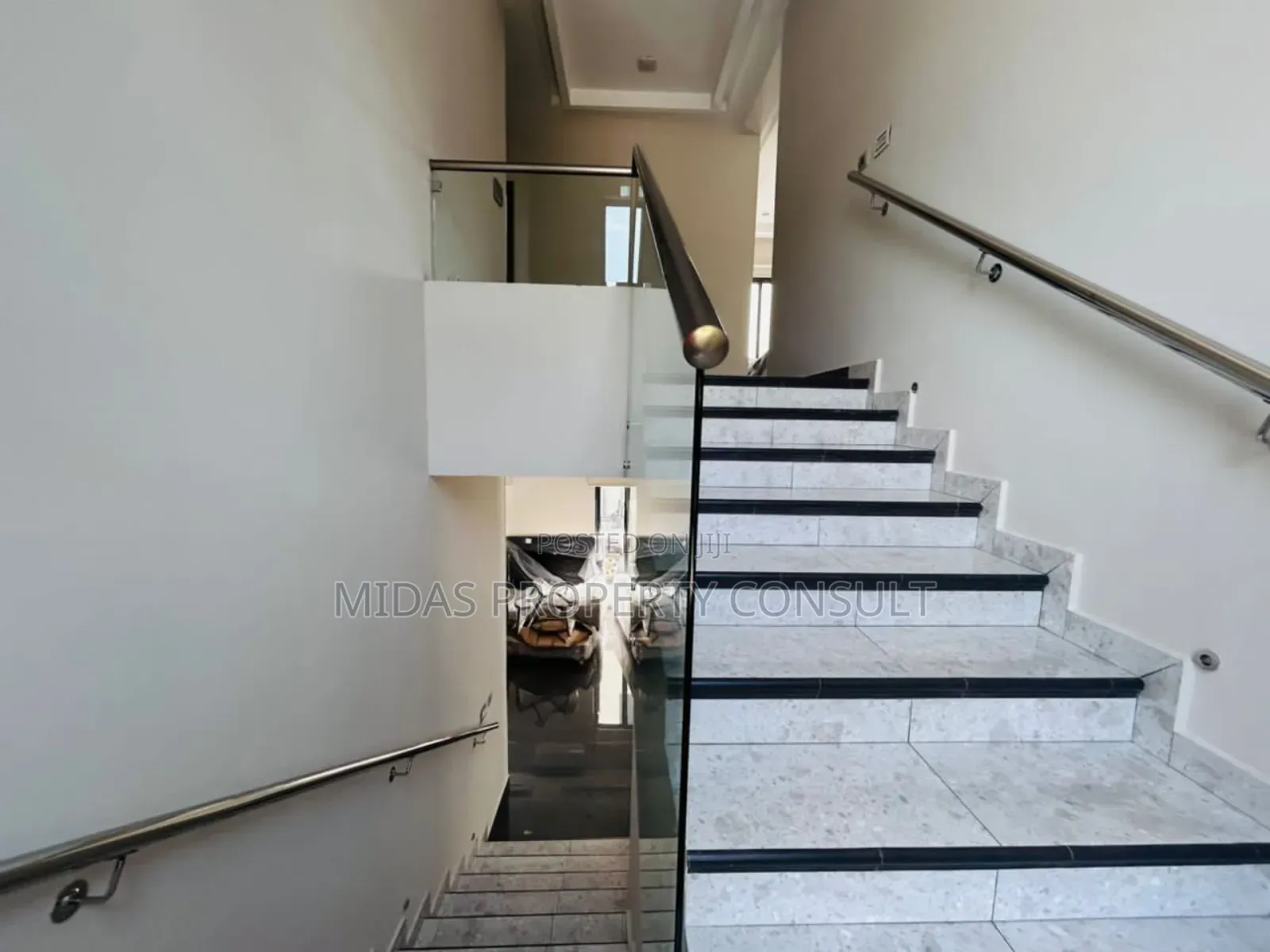 Furnished 4bdrm Townhouse / Terrace in Airport for rent