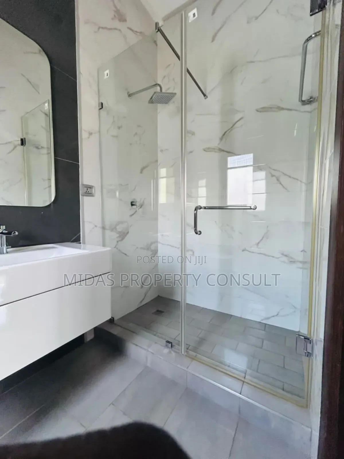 Furnished 4bdrm Townhouse / Terrace in Airport for rent