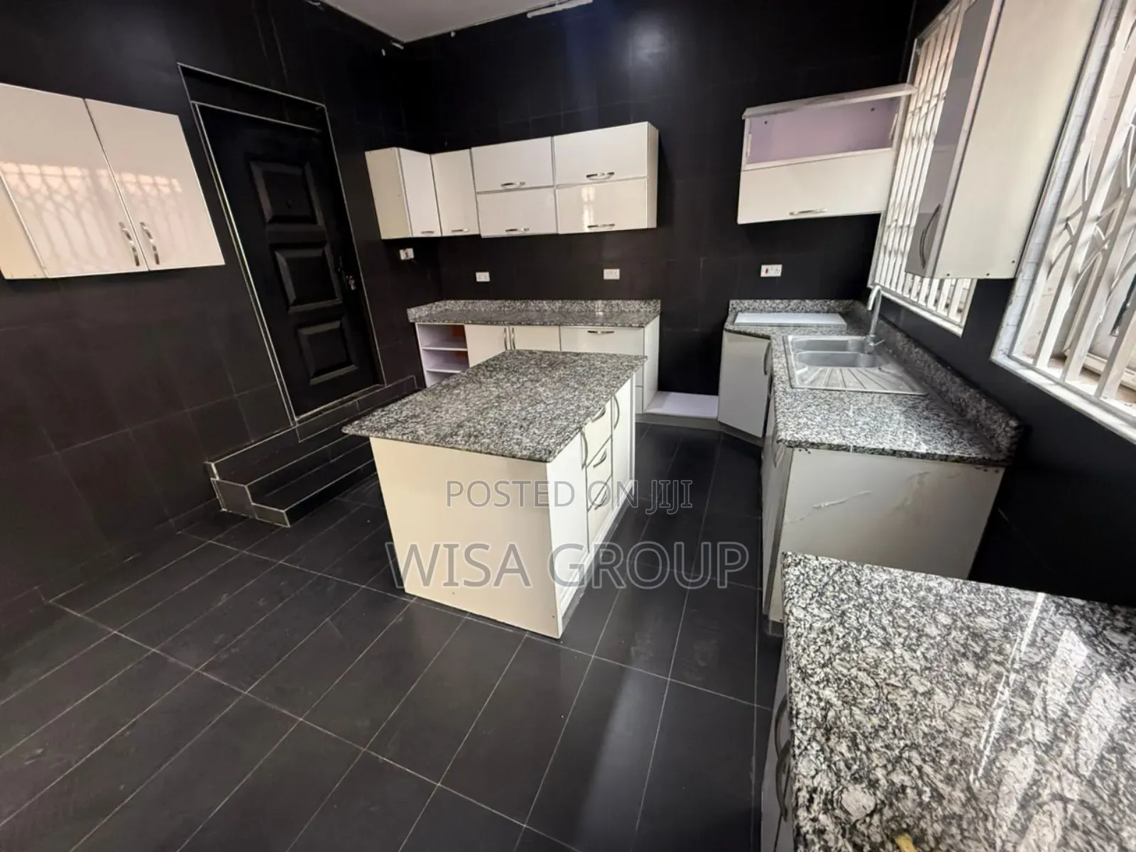 8bdrm Duplex in Wisa Group, Accra Metropolitan for rent