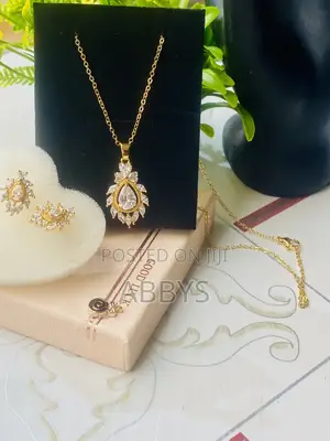 Tear Drop Zirconia Necklace With Earrings