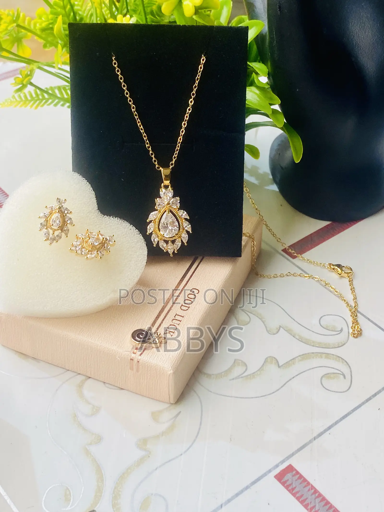 Tear Drop Zirconia Necklace With Earrings
