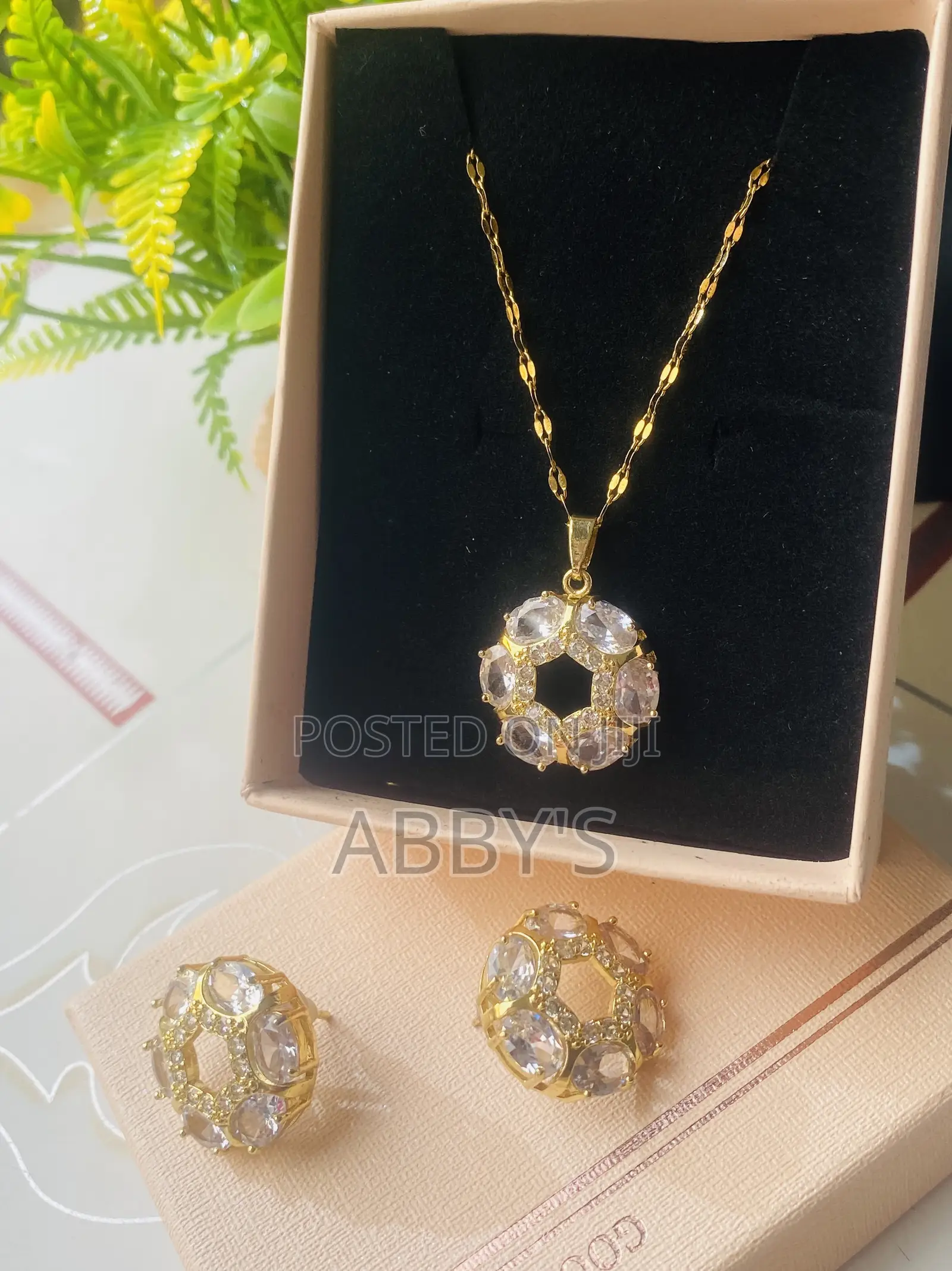 Quality Ladies Necklace With Earrings