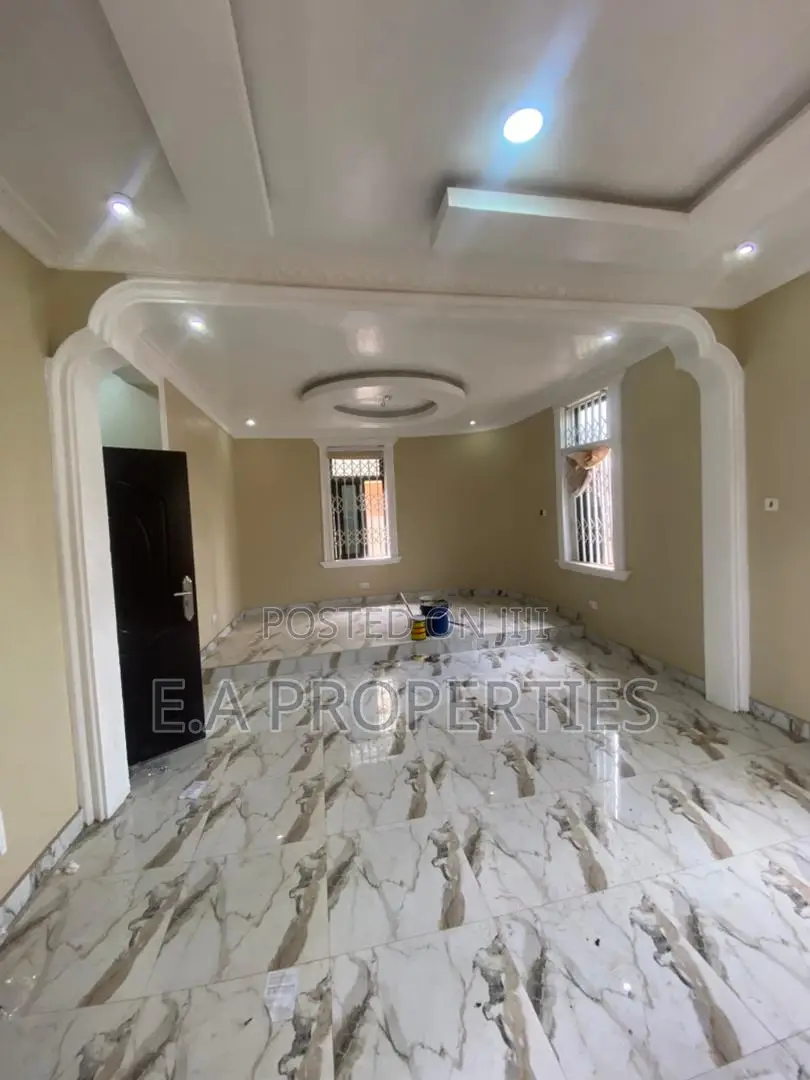 3bdrm House in E A Properties, Oyarifa Mall Area for rent