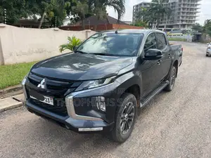 Mitsubishi L200 2023 Gray