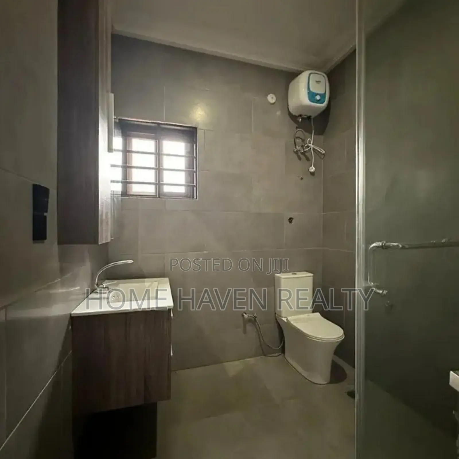 4bdrm House in Lakeside Estate for sale