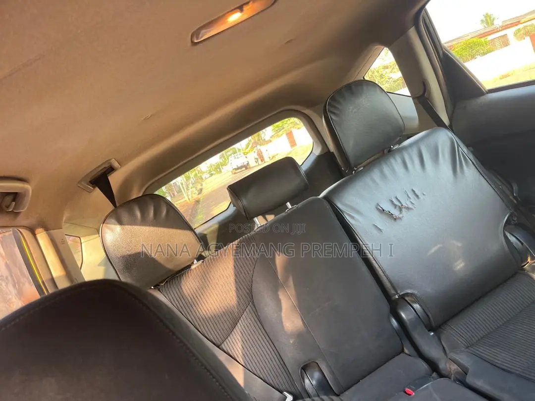 Toyota Prius 4dr Hatchback (1.8L 4cyl gas/electric hybrid CVT) 2016