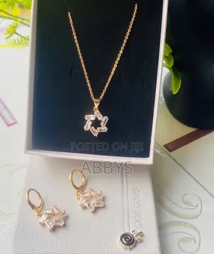 Rose Gold Star Pendant Necklace With Earrings