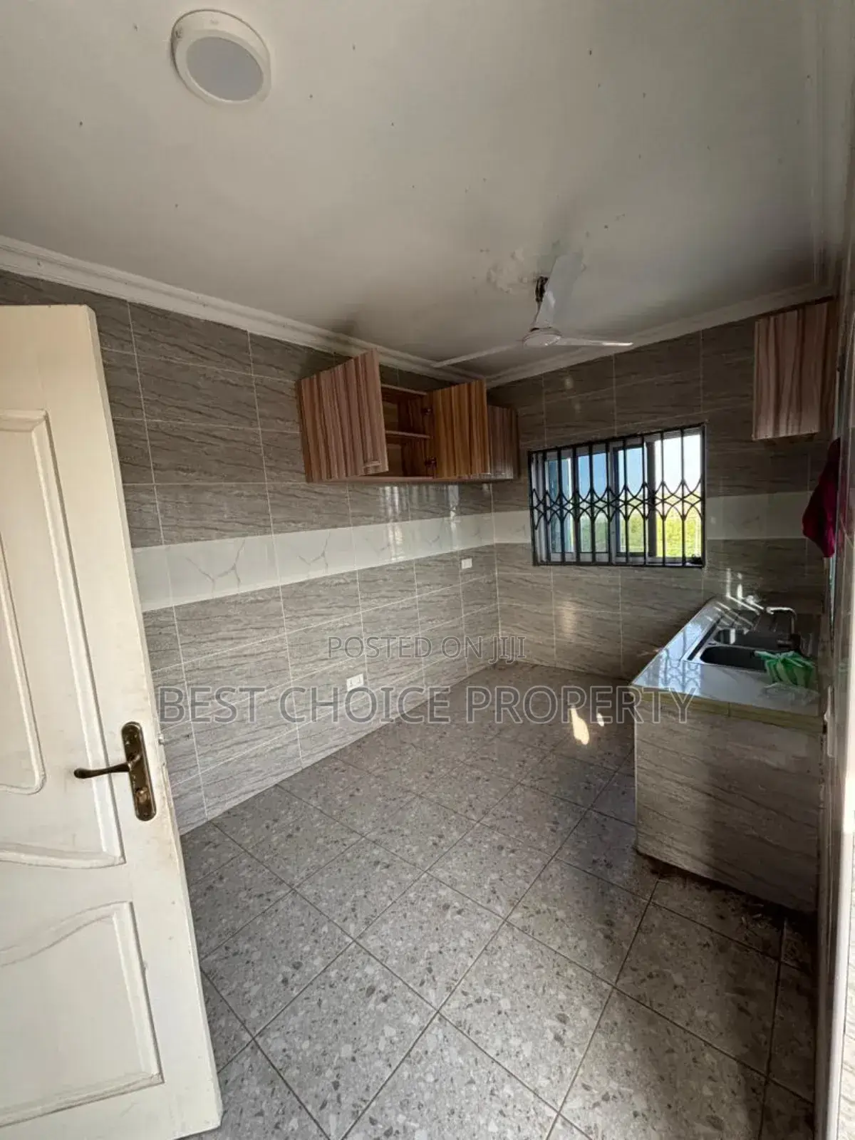 2bdrm Apartment in School Junction, Ashaley Botwe for rent