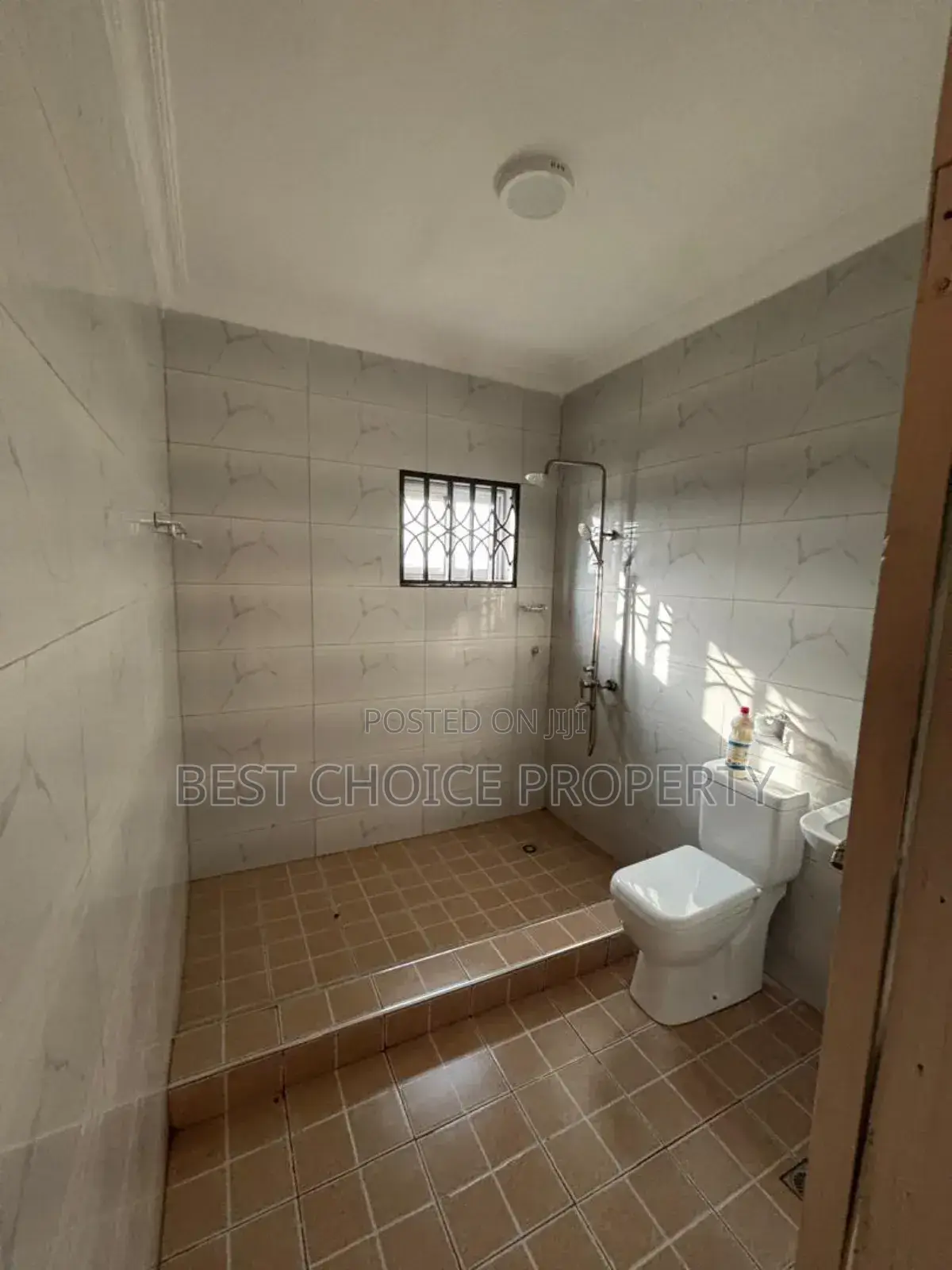 2bdrm Apartment in School Junction, Ashaley Botwe for rent