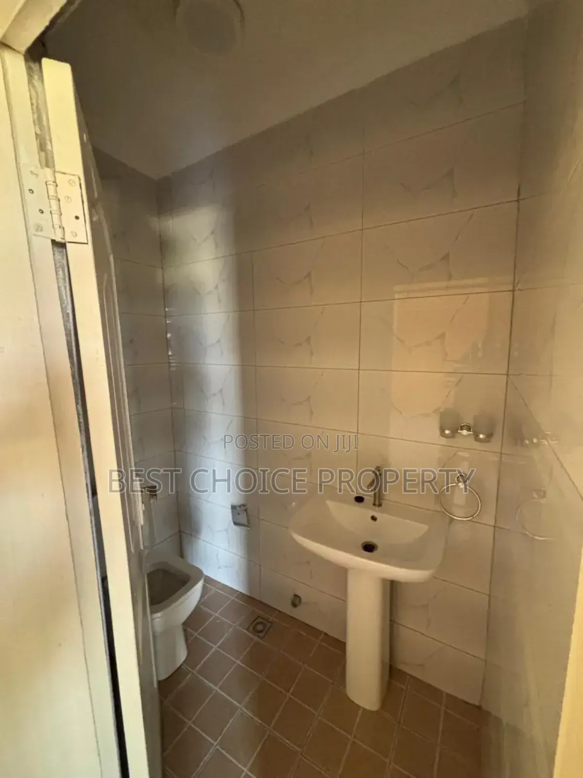 2bdrm Apartment in School Junction, Ashaley Botwe for rent