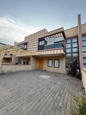 4bdrm Apartment in School Junction, Ashaley Botwe for rent
