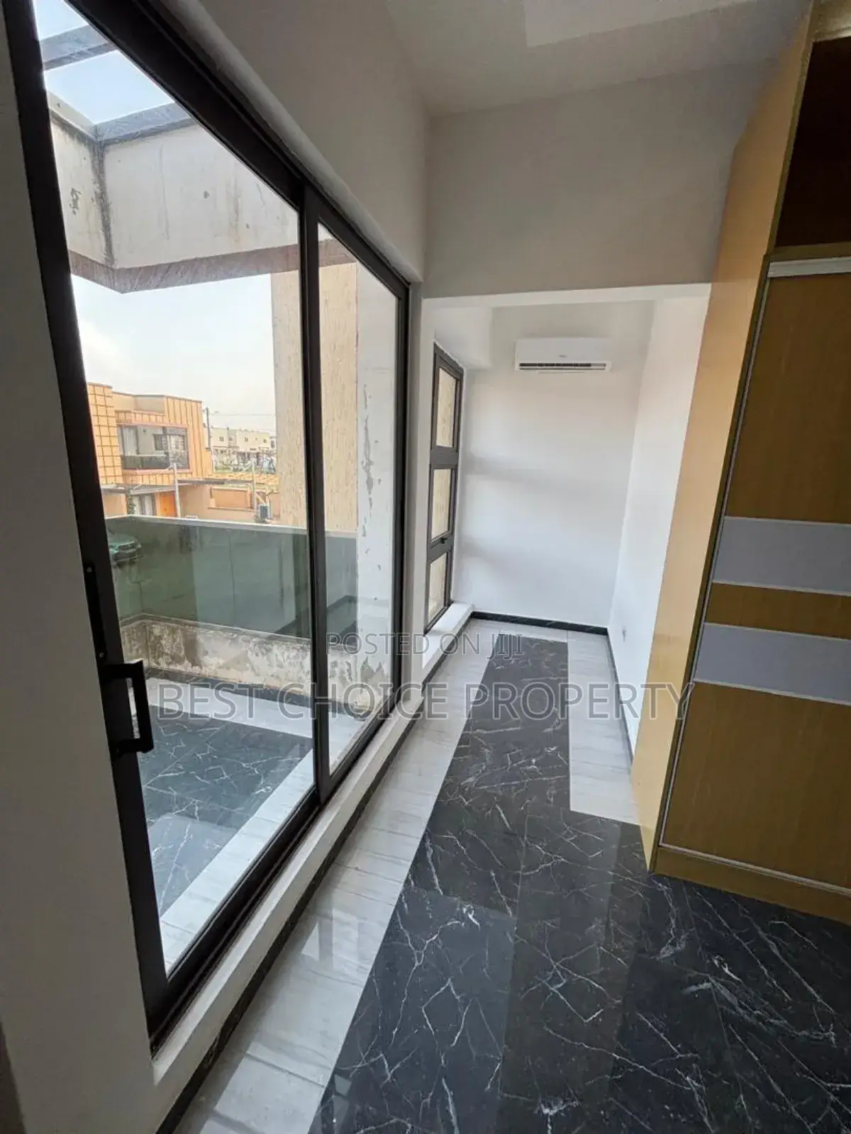 4bdrm Apartment in School Junction, Ashaley Botwe for rent