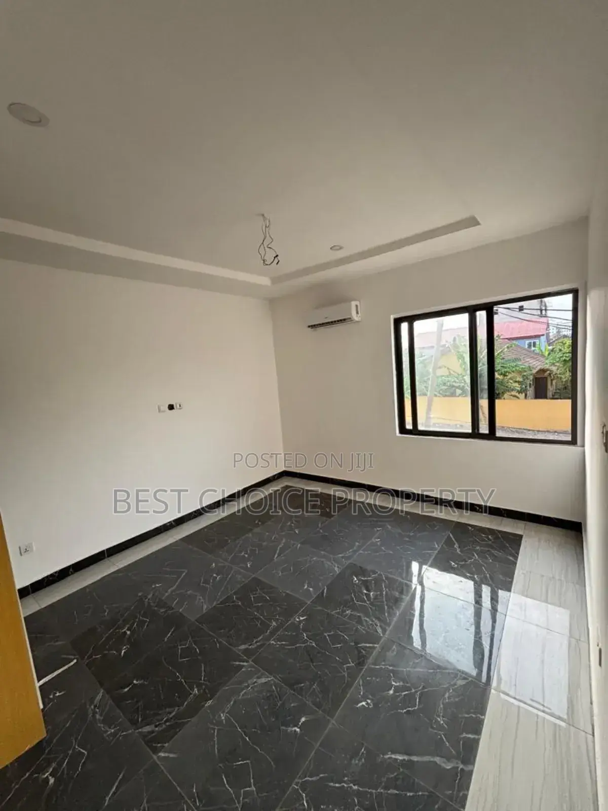 4bdrm Apartment in School Junction, Ashaley Botwe for rent