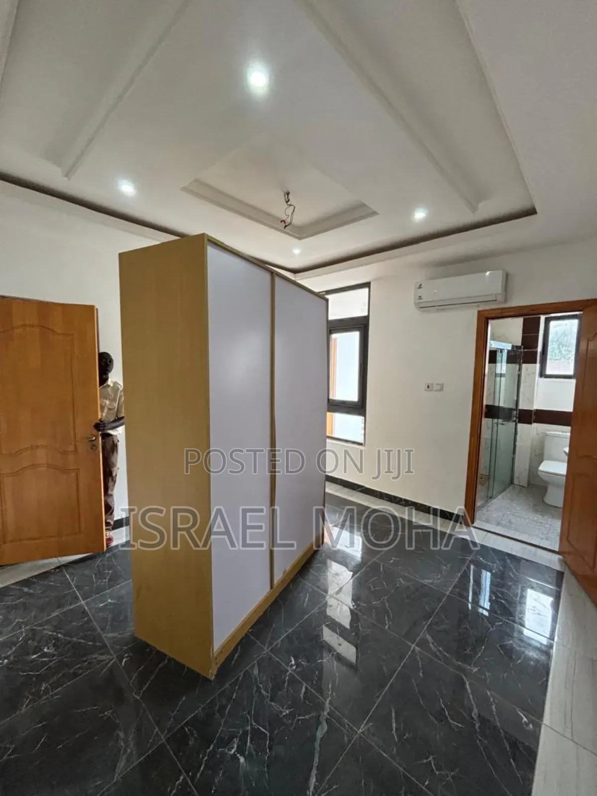 4bdrm Apartment in School Junction, Ashaley Botwe for rent