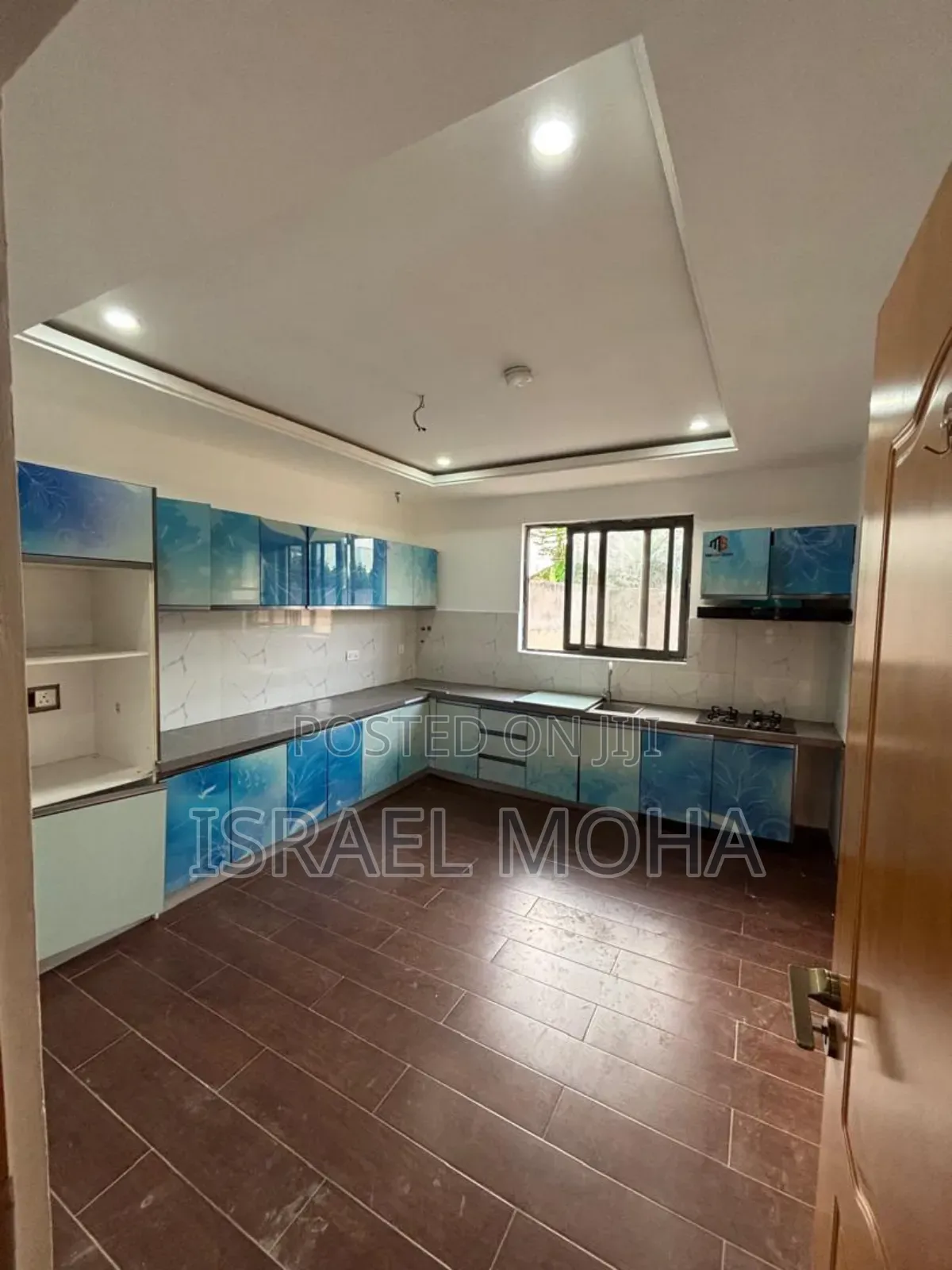 4bdrm Apartment in School Junction, Ashaley Botwe for rent