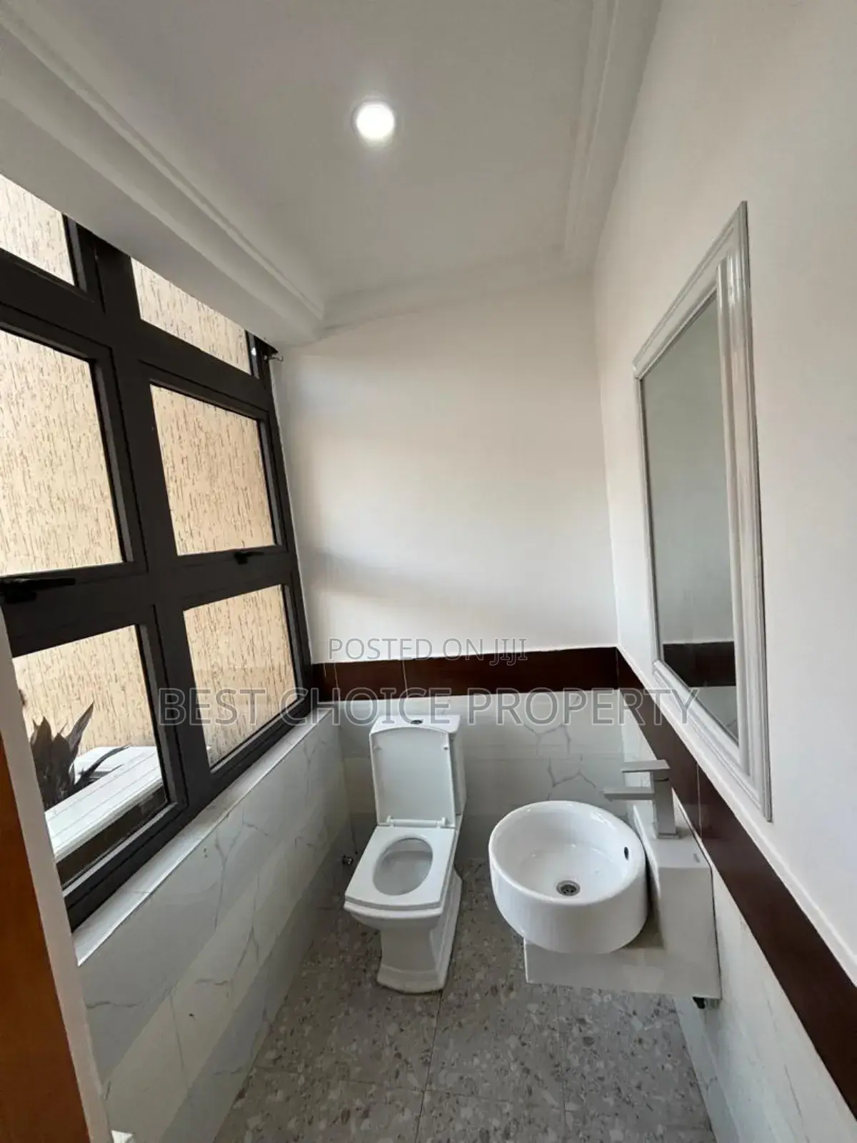 4bdrm Apartment in School Junction, Ashaley Botwe for rent