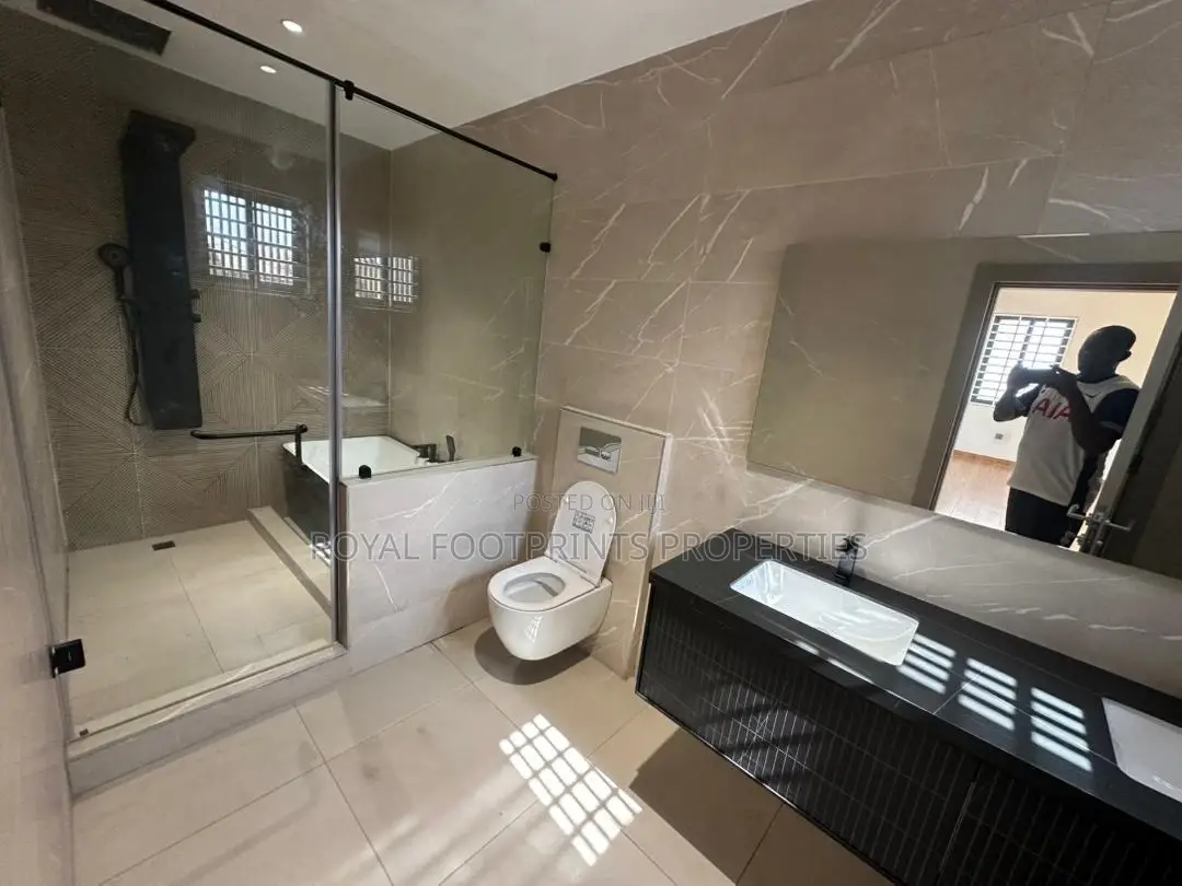 4bdrm House in Luxelooks Properties, Ashaley Botwe for rent