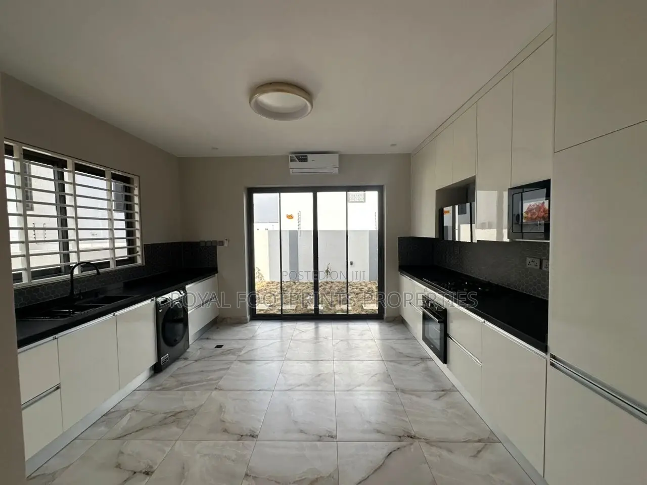 4bdrm House in Luxelooks Properties, Ashaley Botwe for rent