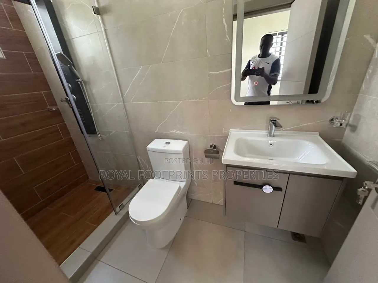4bdrm House in Luxelooks Properties, Ashaley Botwe for rent