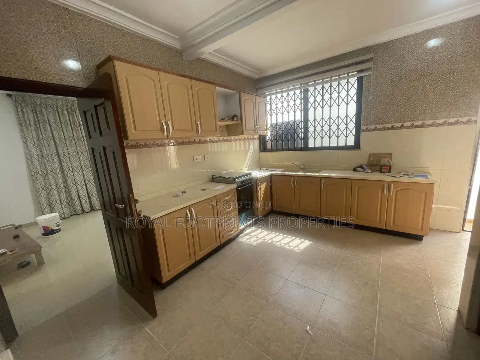 4bdrm House in Luxelooks Properties, East Legon for rent