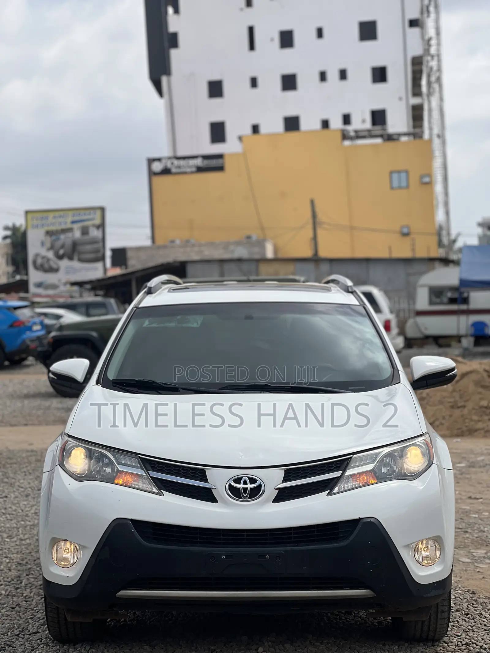 Toyota RAV4 XLE 4dr SUV AWD (2.5L 4cyl 6A) 2015 White