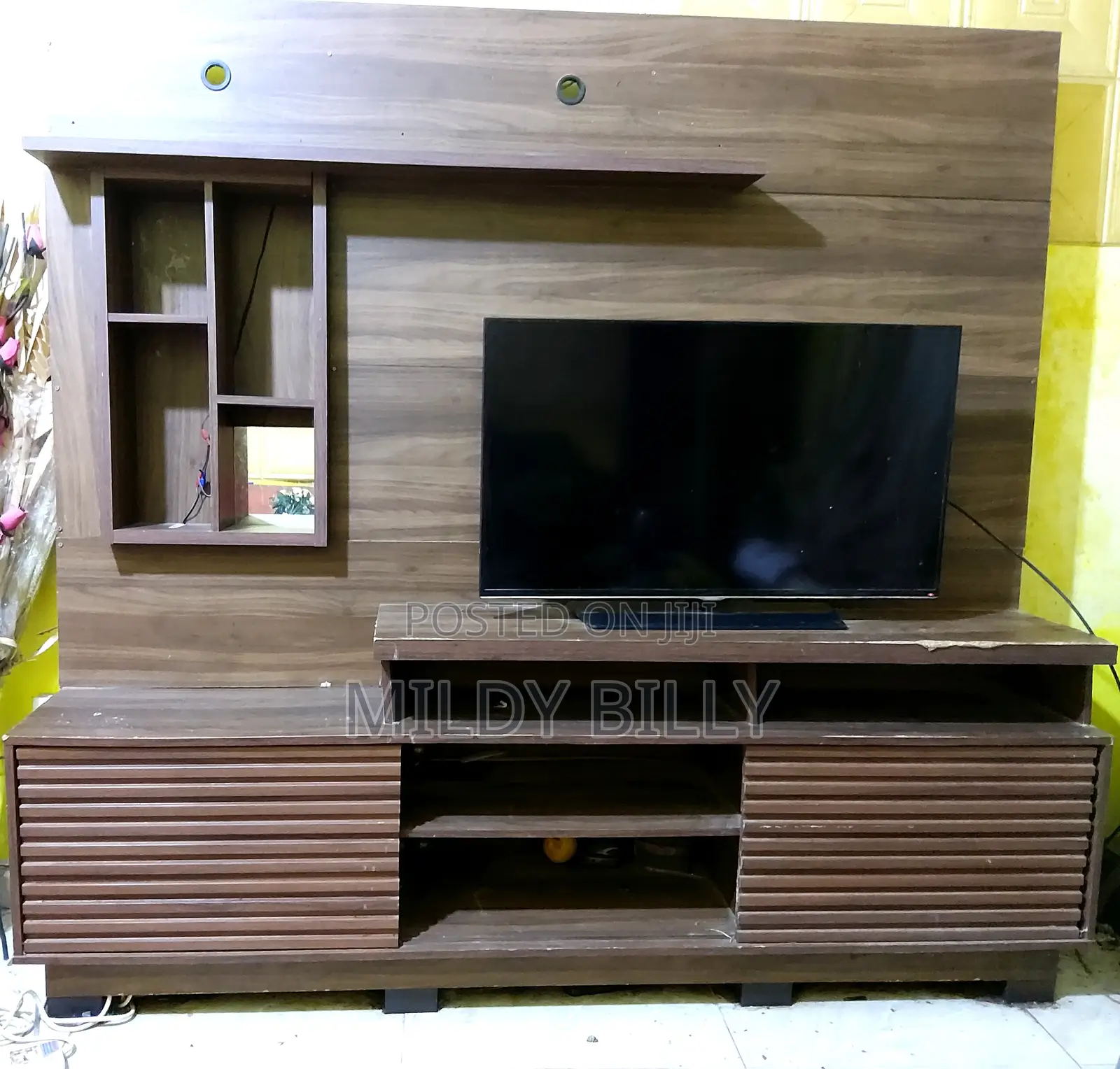 Tv Stand/ Entertainment Unit