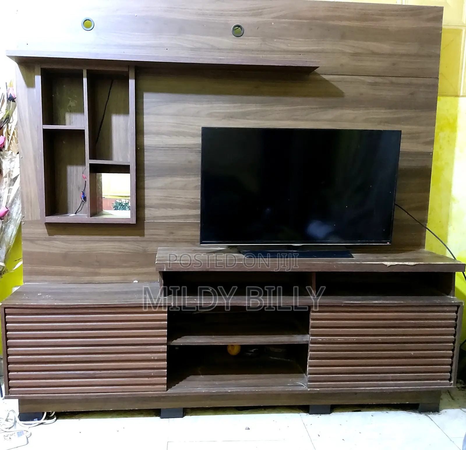 Tv Stand/ Entertainment Unit