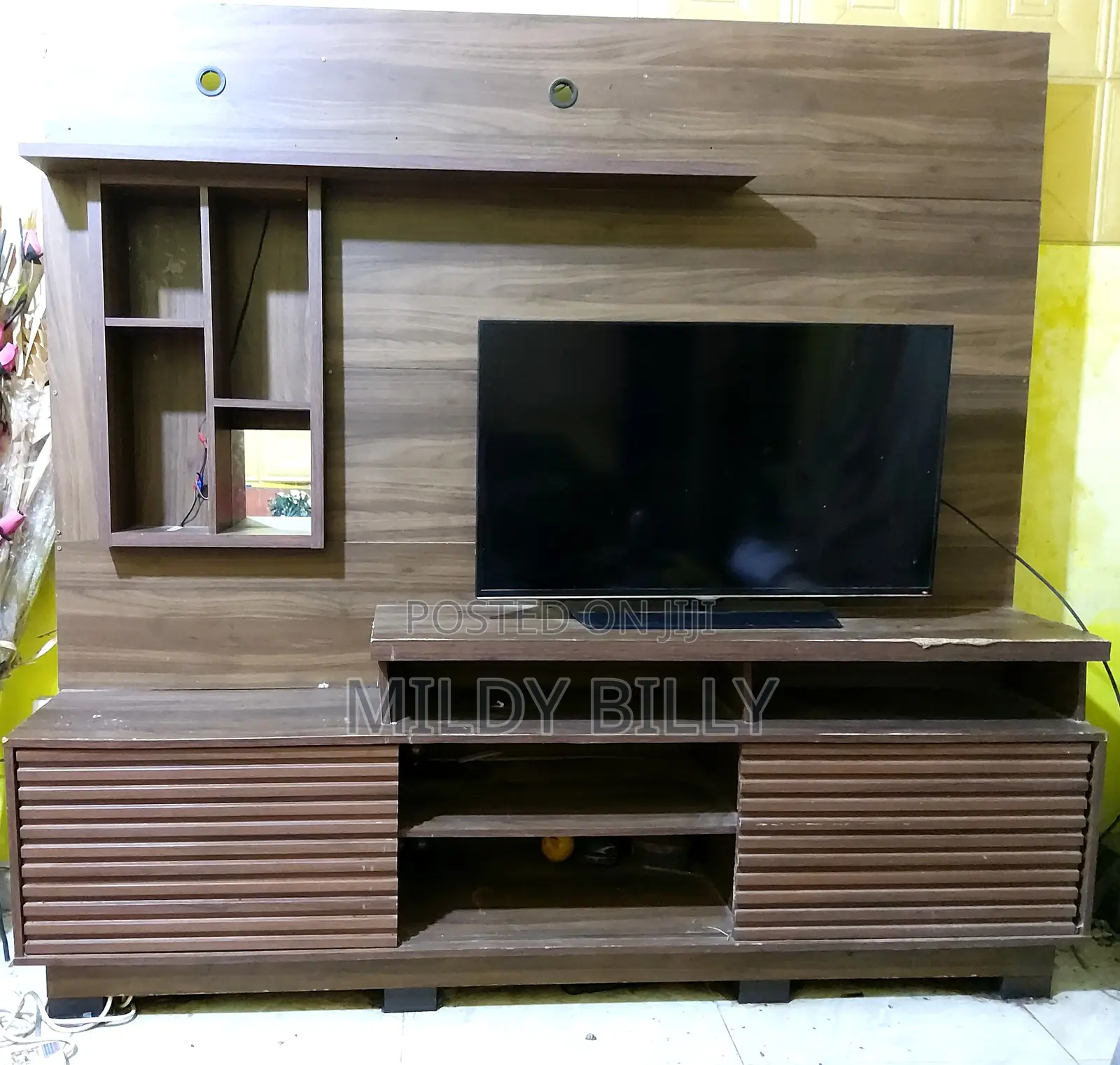Tv Stand/ Entertainment Unit