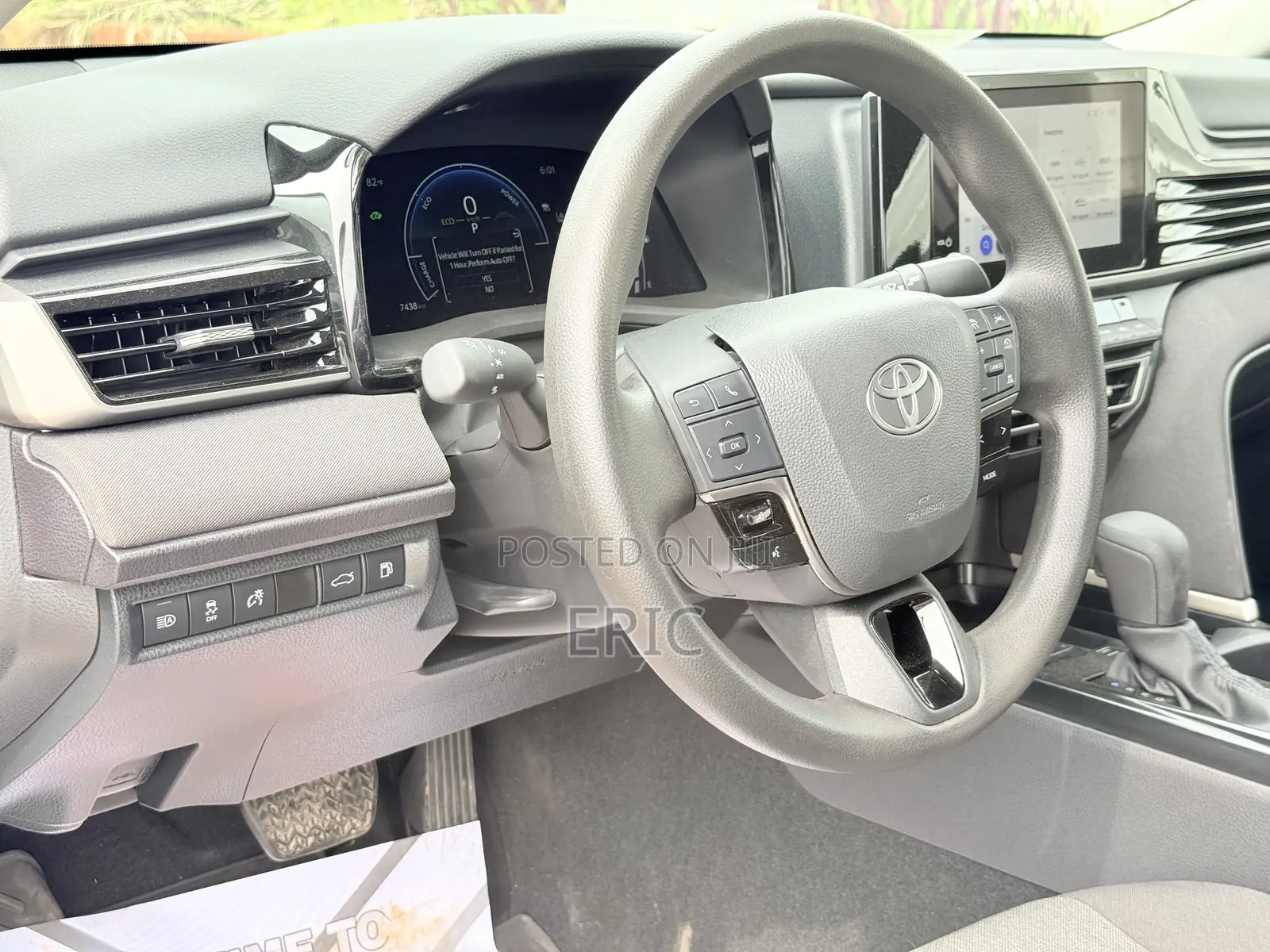 Toyota Camry SE 2025 White