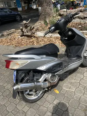 Yamaha Majesty 2025 Gray