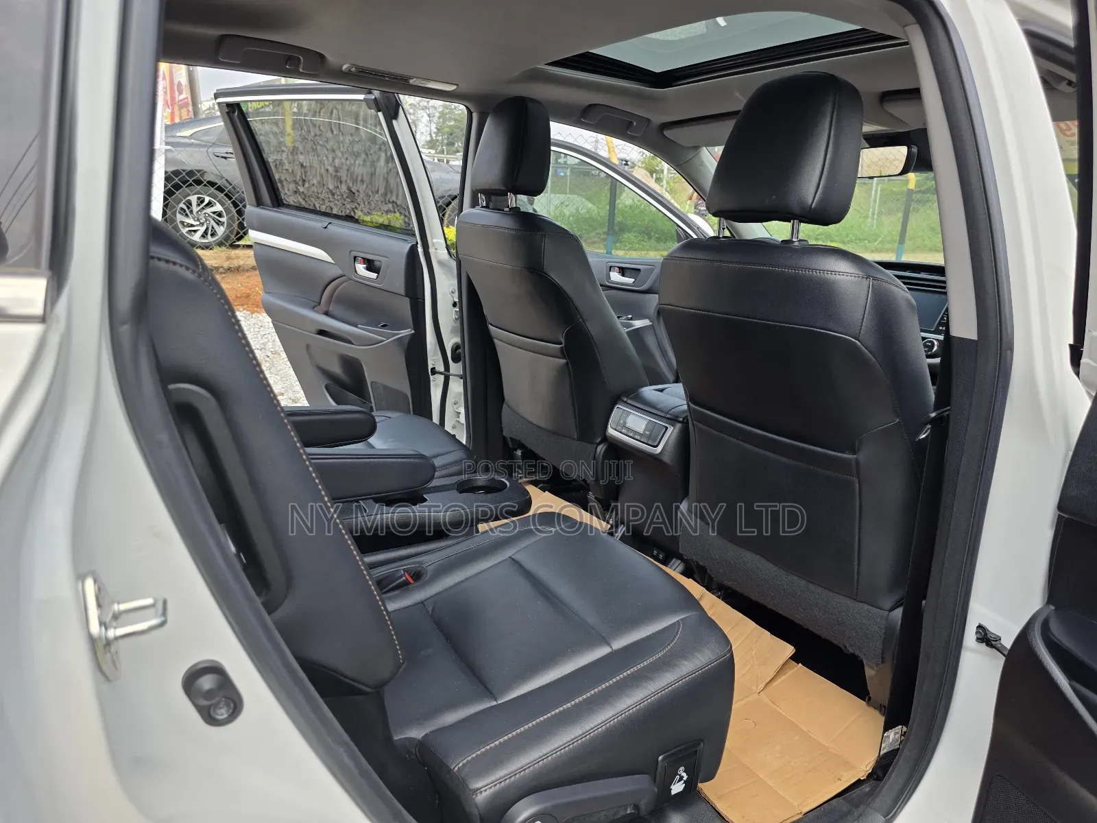 Toyota Highlander XLE 4x2 V6 (3.5L 6cyl 8A) 2018 White