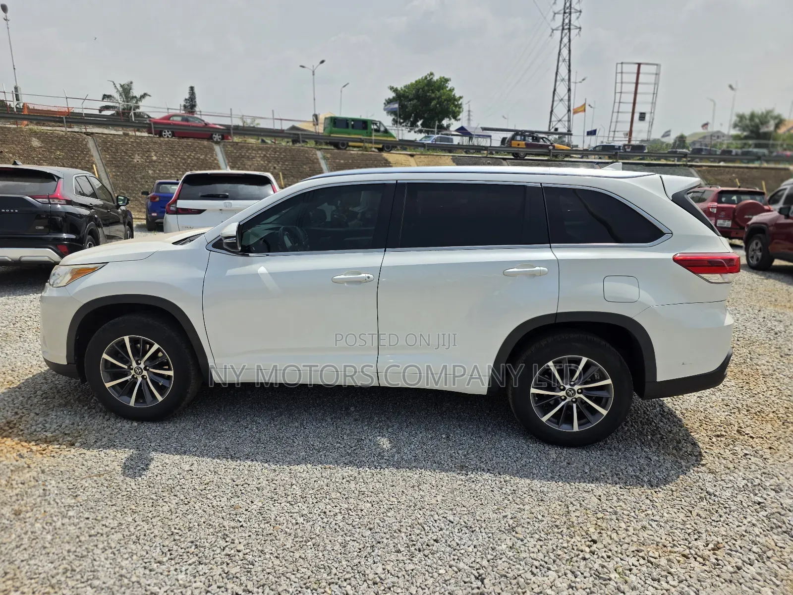 Toyota Highlander XLE 4x2 V6 (3.5L 6cyl 8A) 2018 White