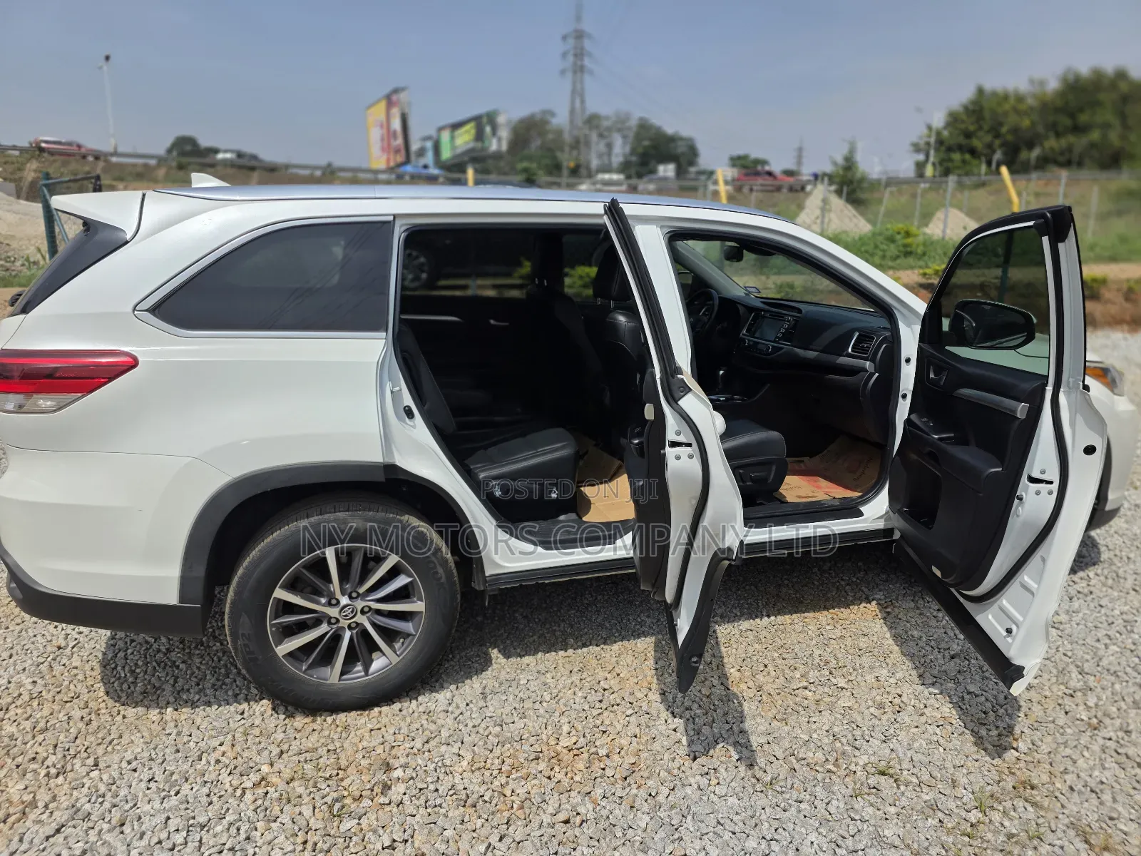 Toyota Highlander XLE 4x2 V6 (3.5L 6cyl 8A) 2018 White