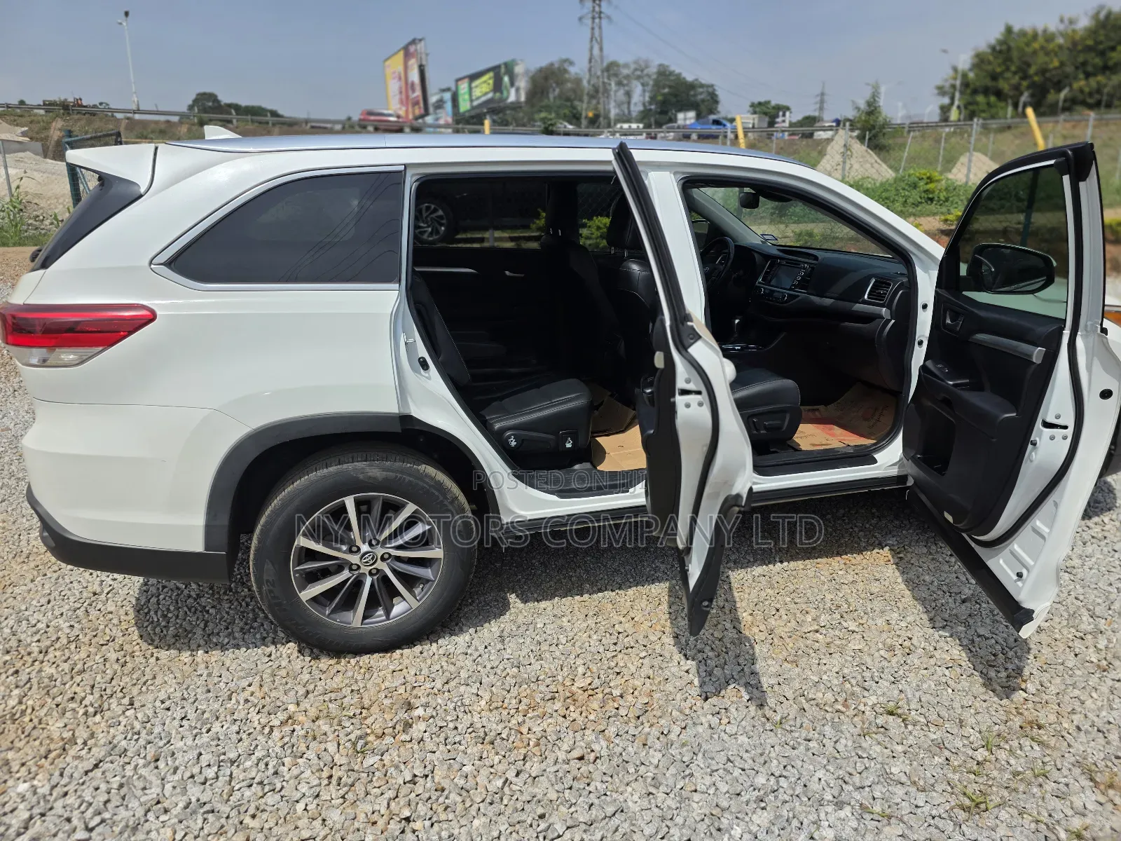 Toyota Highlander XLE 4x2 V6 (3.5L 6cyl 8A) 2018 White