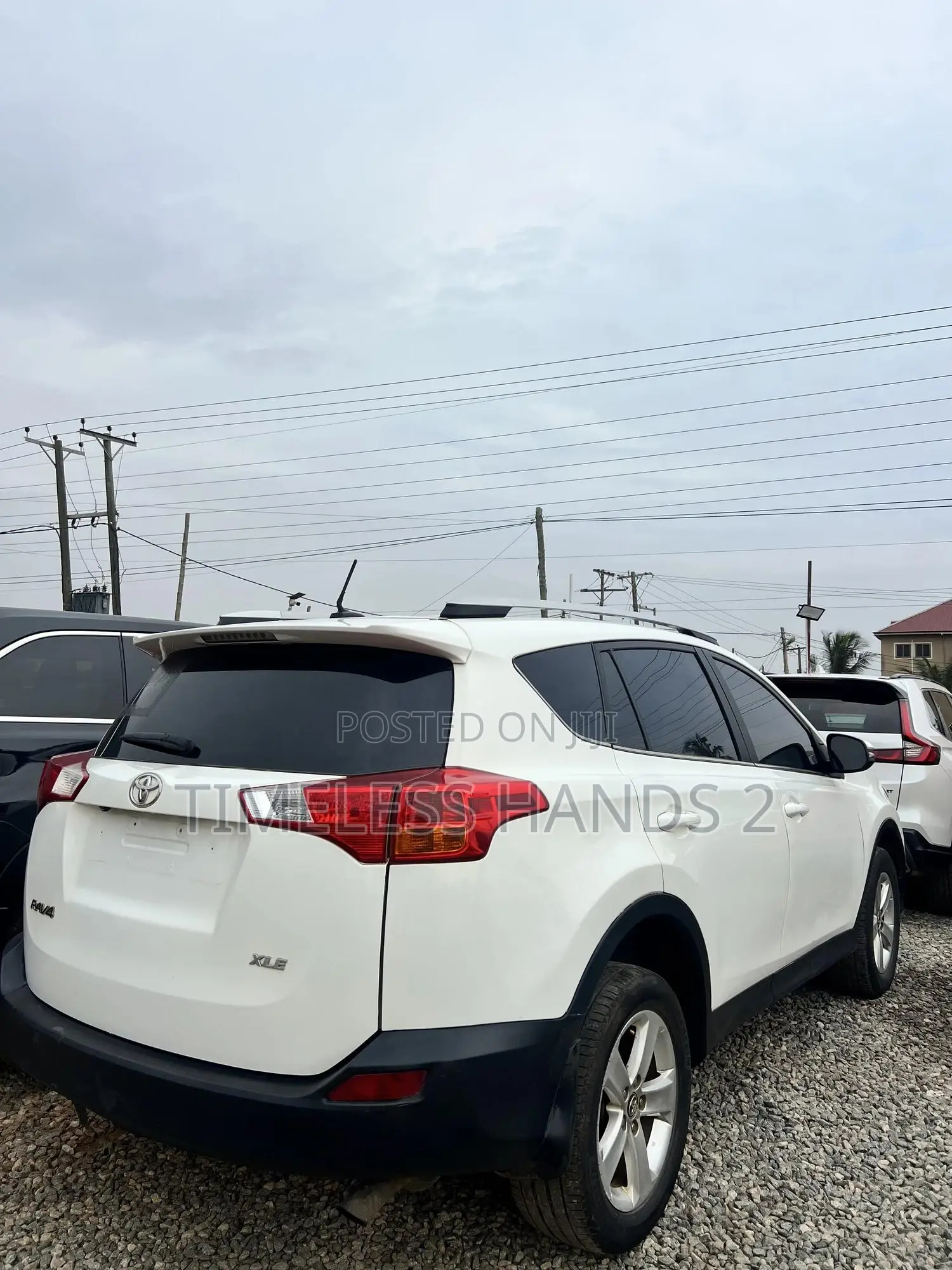 Toyota RAV4 XLE 4dr SUV AWD (2.5L 4cyl 6A) 2015 White