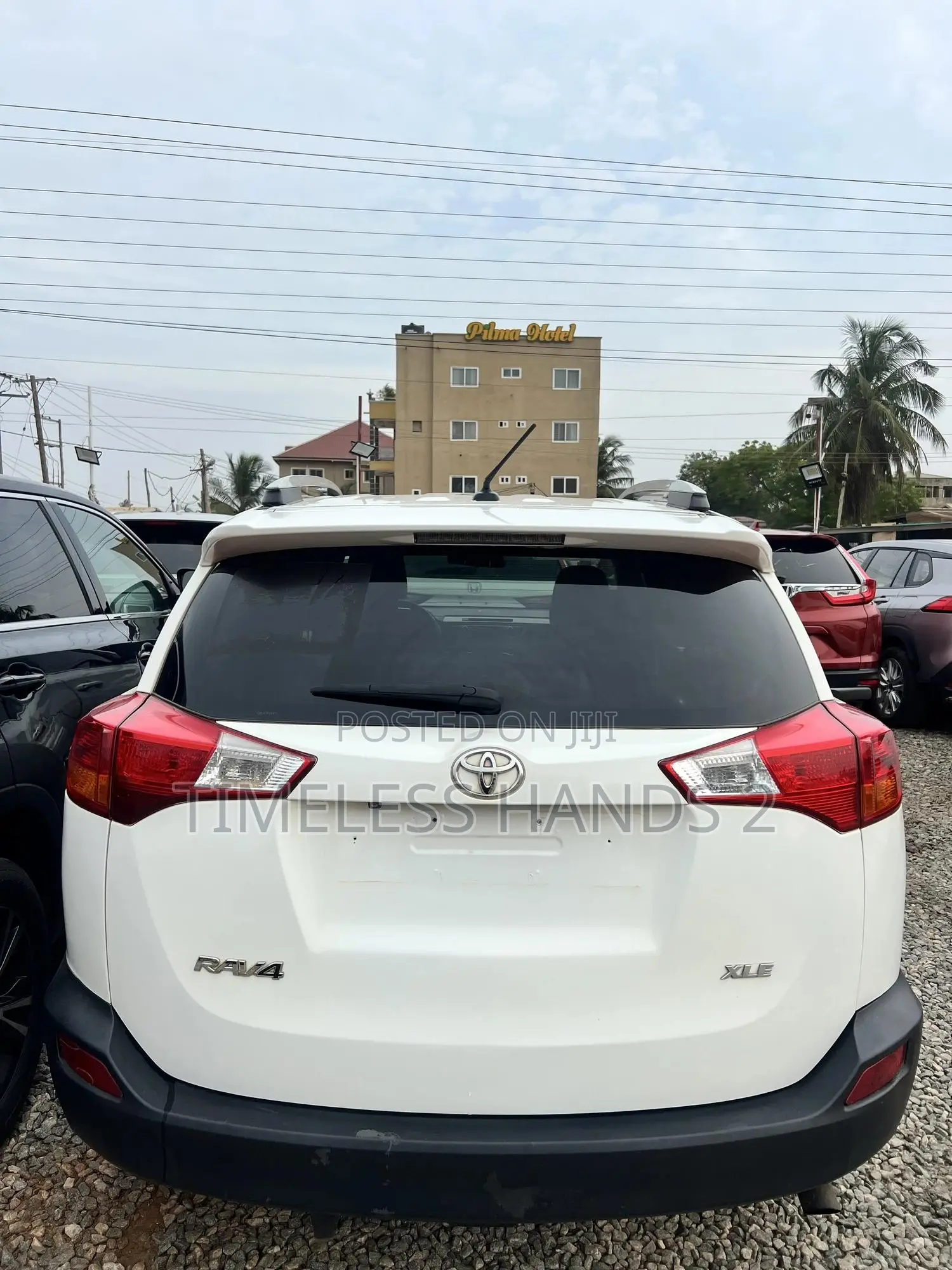 Toyota RAV4 XLE 4dr SUV AWD (2.5L 4cyl 6A) 2015 White