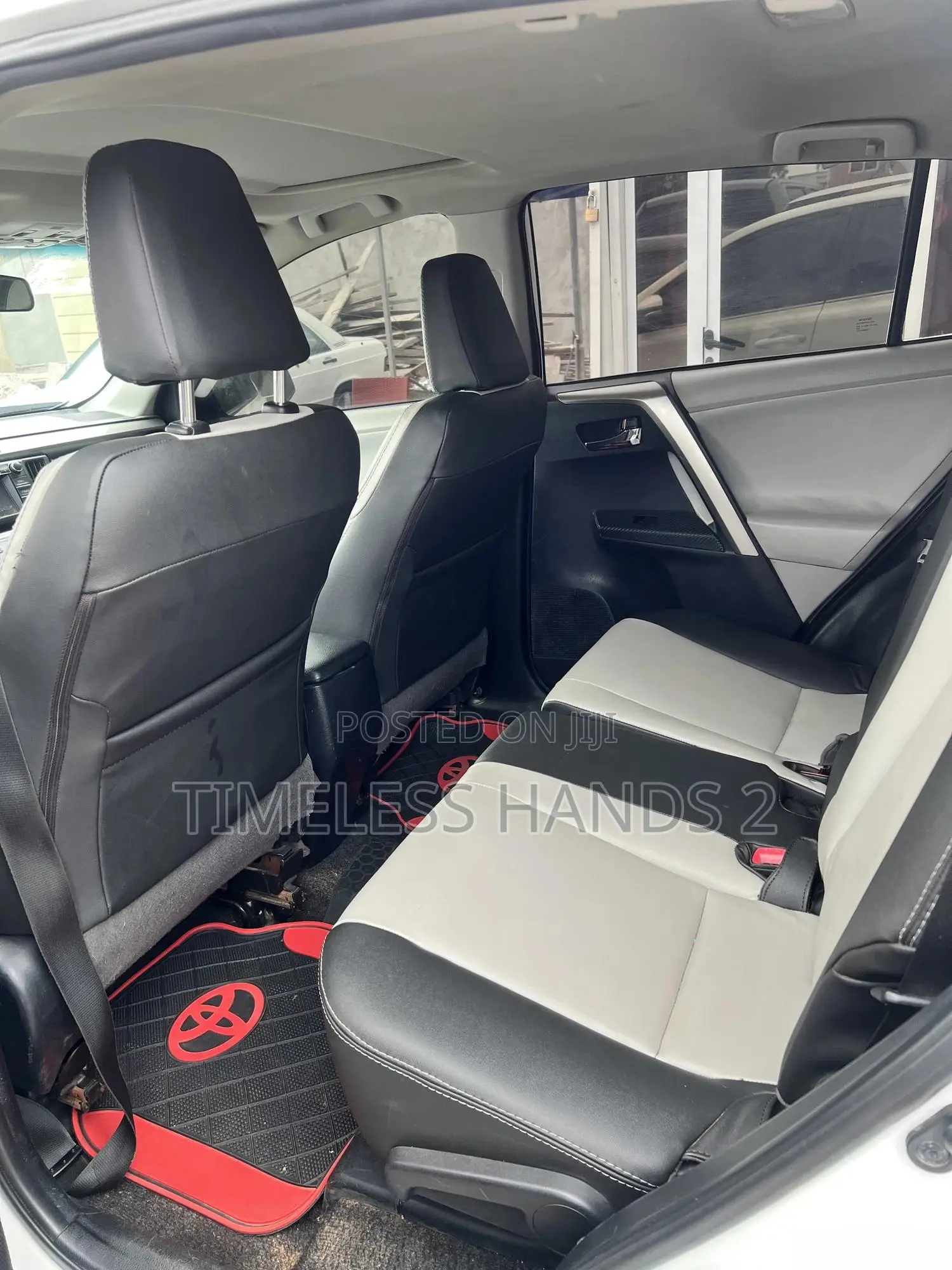 Toyota RAV4 XLE 4dr SUV AWD (2.5L 4cyl 6A) 2015 White