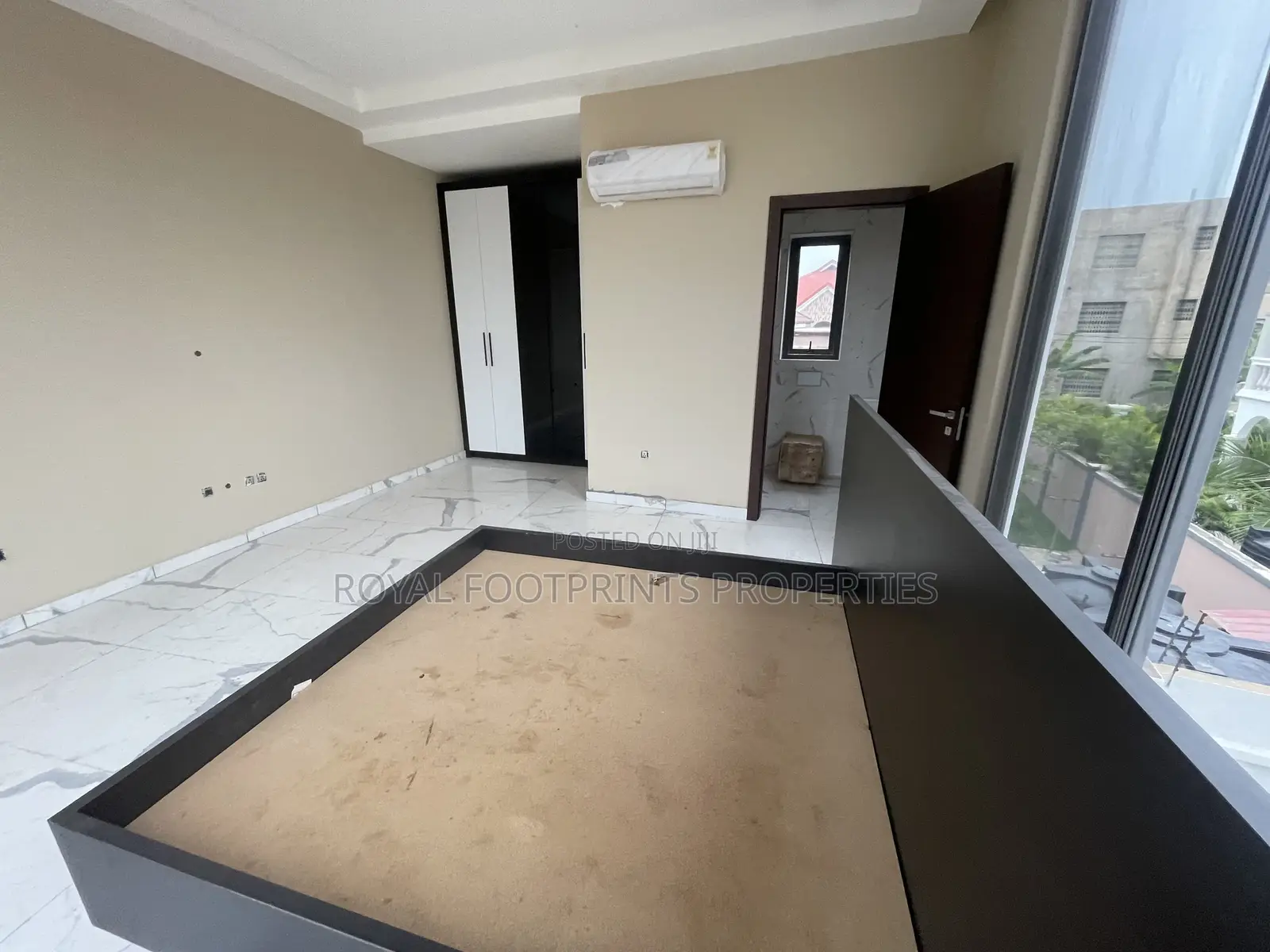 4bdrm House in Luxelooks Properties, East Legon for rent