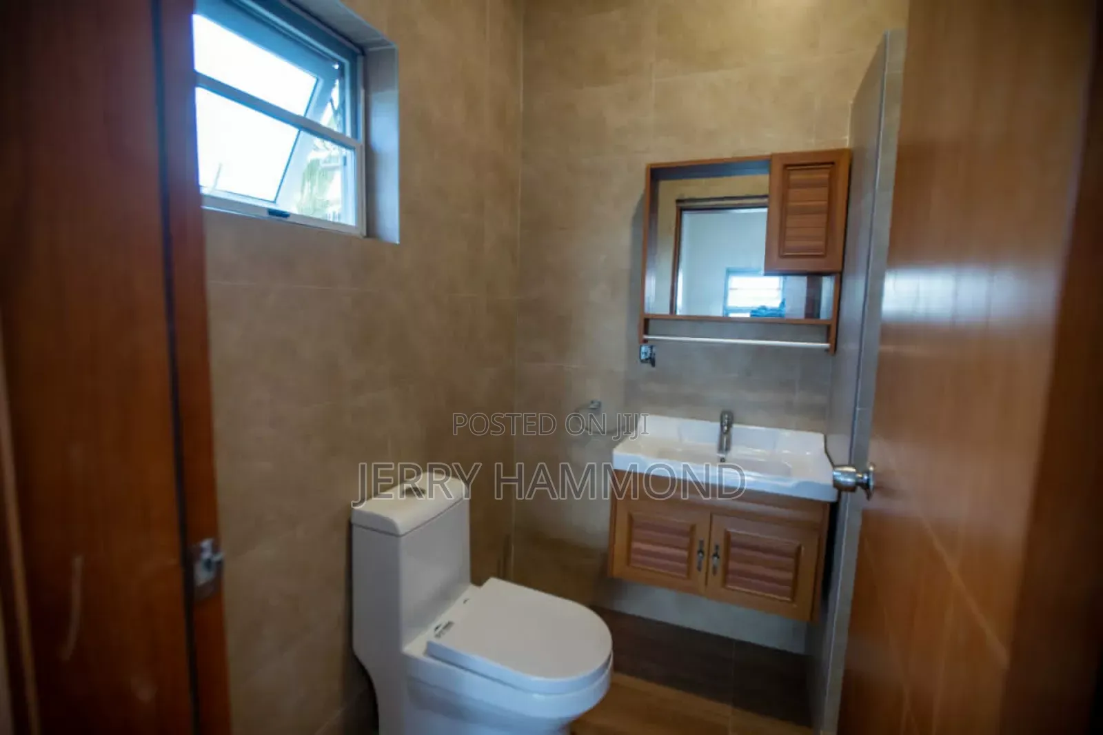 4bdrm House in Adjiringanor Ultra, East Legon for sale