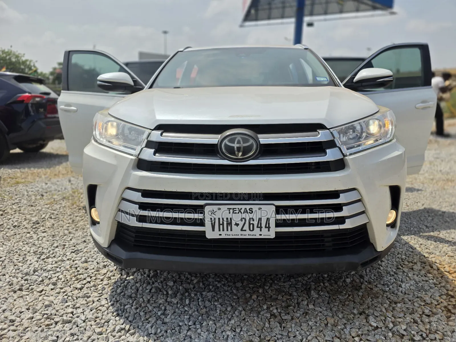 Toyota Highlander XLE 4x2 V6 (3.5L 6cyl 8A) 2018 White