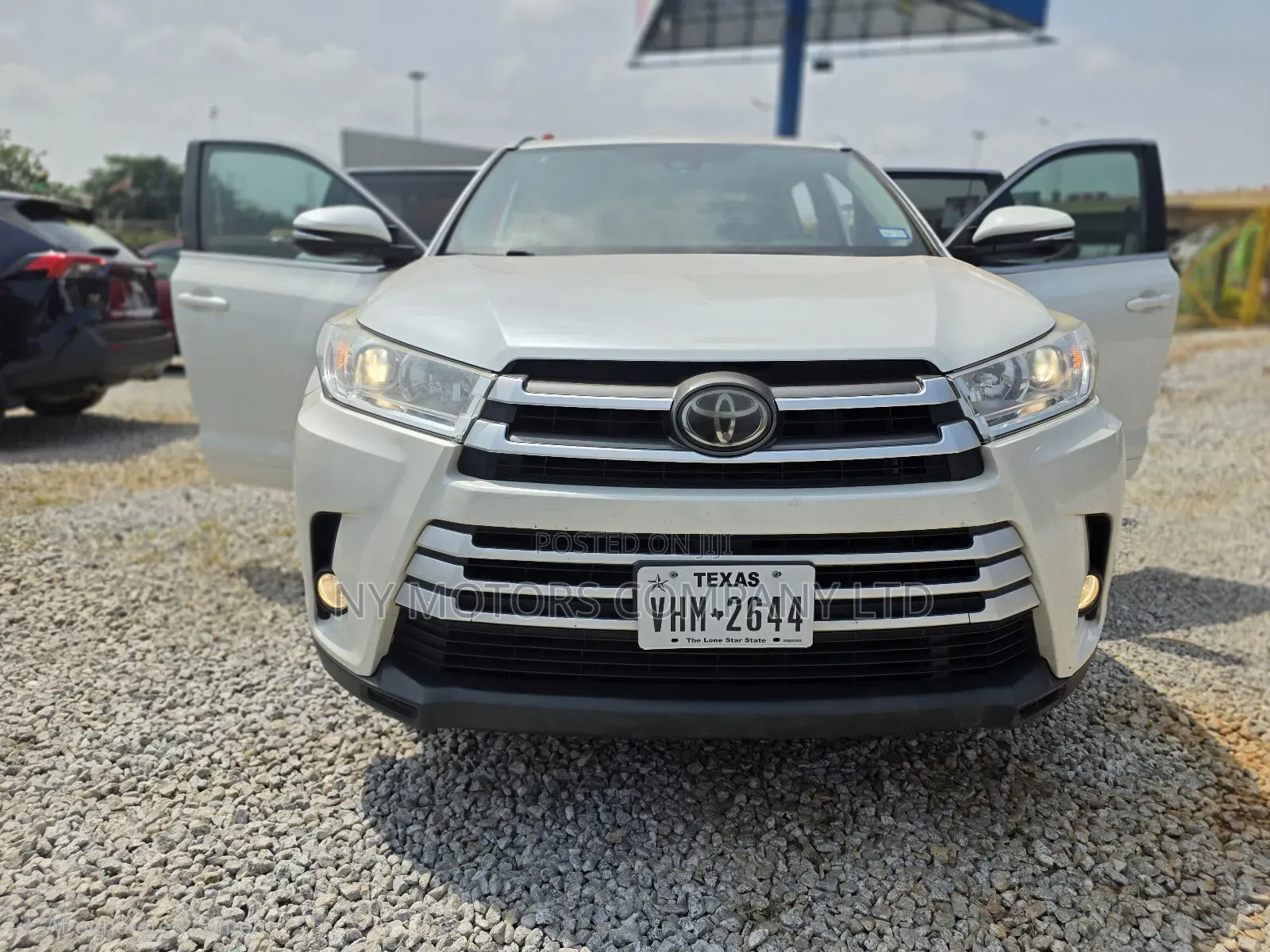 Toyota Highlander XLE 4x2 V6 (3.5L 6cyl 8A) 2018 White