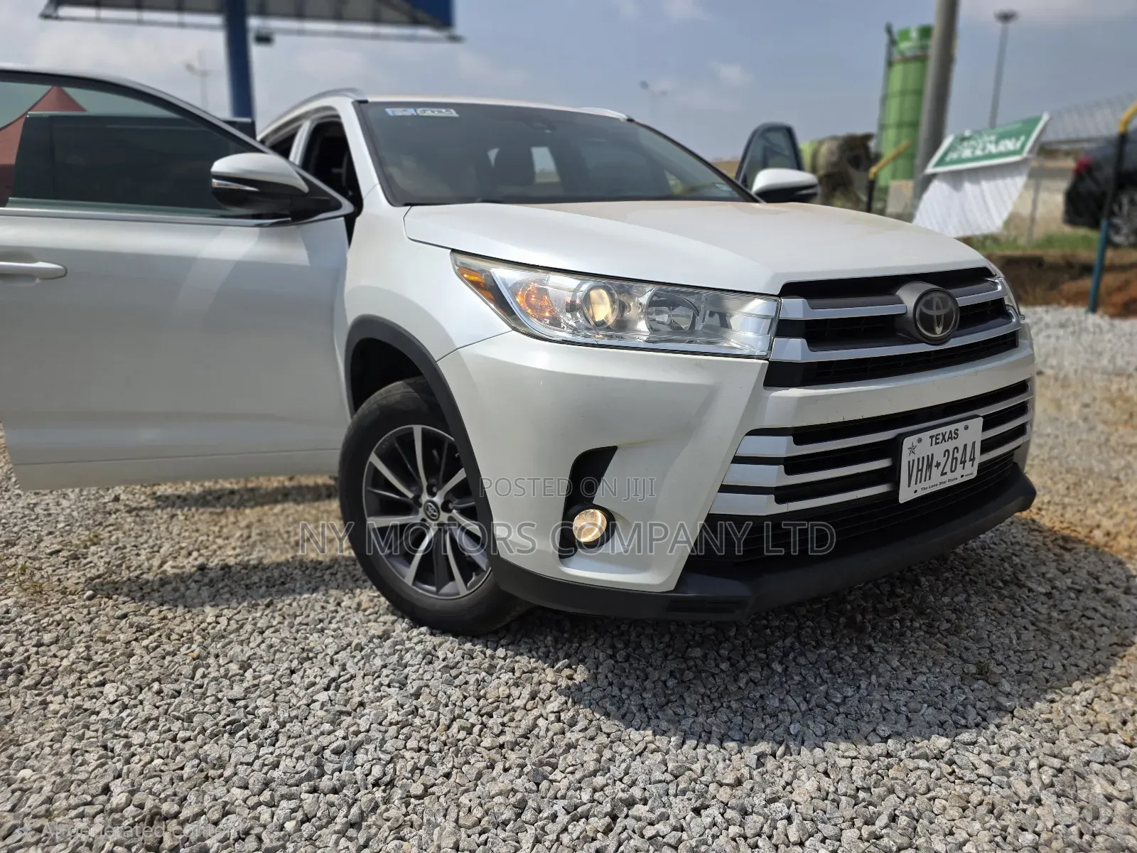 Toyota Highlander XLE 4x2 V6 (3.5L 6cyl 8A) 2018 White