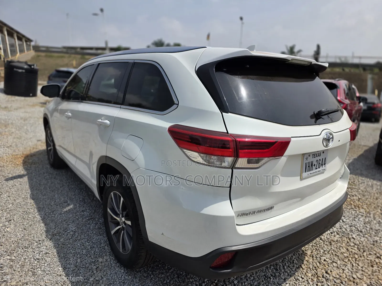 Toyota Highlander XLE 4x2 V6 (3.5L 6cyl 8A) 2018 White