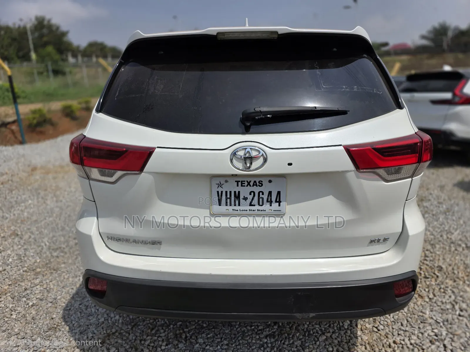 Toyota Highlander XLE 4x2 V6 (3.5L 6cyl 8A) 2018 White