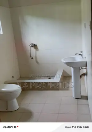 5bdrm House in E A Properties, Ghanata Area for sale