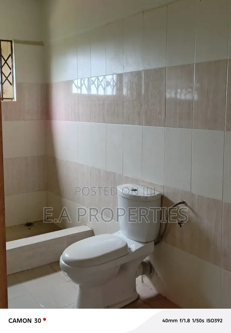 5bdrm House in E A Properties, Ghanata Area for sale