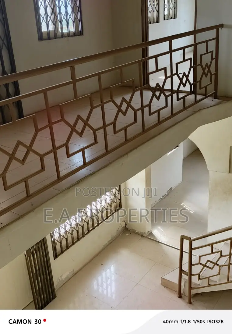 5bdrm House in E A Properties, Ghanata Area for sale
