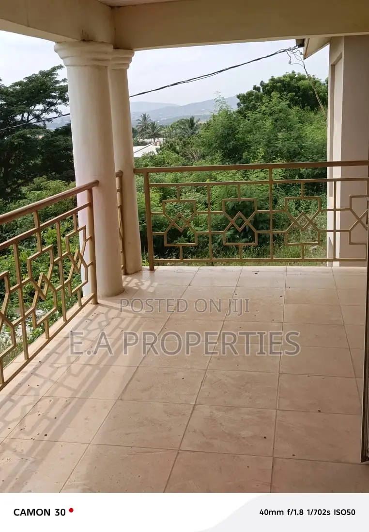 5bdrm House in E A Properties, Ghanata Area for sale
