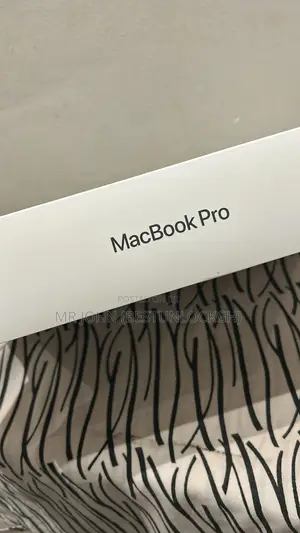 New Laptop Apple MacBook Pro 2025 M5 16GB Apple M5 SSD 512GB