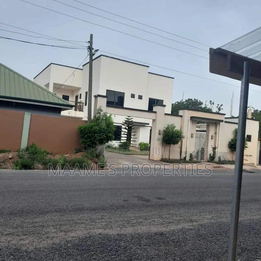 4bdrm Duplex in Airport Residential Area for sale